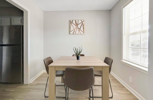 Hendersonville Apartment | Landing | Stylish 1BD, Pool, Gym