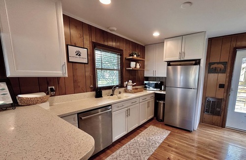 Charter Hills Cabin | Large Deck with Beech Mtn Views/Fireplace/Pets OK/Near Hiking, Biking & Fishing