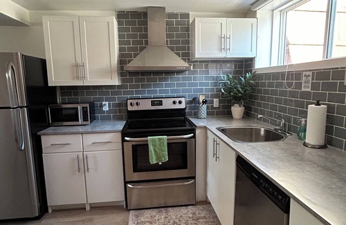 Cedarbrae House | Large Groups, Sleeps 16, AC, King Bed, Fire Pit, large patio.