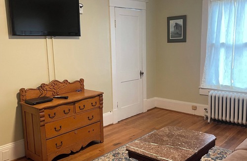 Christiansburg Apartment | Large, Historic 2 bedroom apartment close to downtown Cburg and VT.