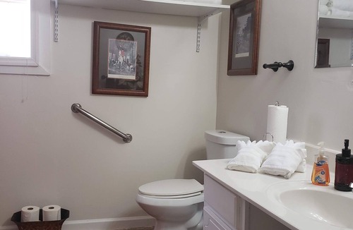 Vollintine-Evergreen House | Large Or Small We Can Handle Them All! 5 Bedroom Home Near Beale St.