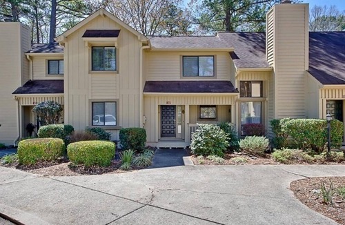 Salem House | Large townhome that sleeps 12 in a gated golfcourse community with lake access