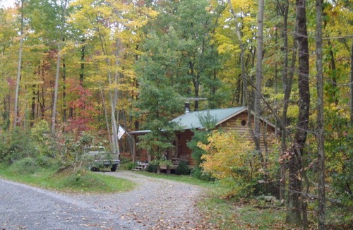 Hico Cabin | Laurel Cabin is romantic, cozy and all around perfect for couples!