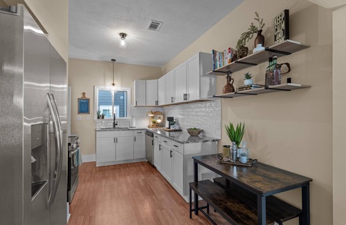 Midtown House | Laurel Charm is a cozy home with eclectic charm in the heart of Augusta. Featuring 3 beds 2 baths, and space to sleep up to 8 guests, it’s perfect for families, friends, and traveling professionals. Pet-friendly, just minutes from downtown Augusta.