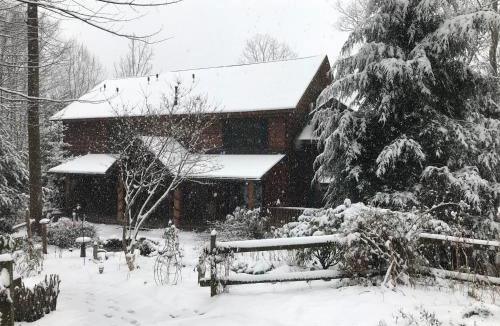 Boone Bed & Breakfast | Lazy Bear Lodge