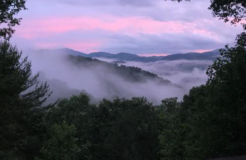 Boone Bed & Breakfast | Lazy Bear Lodge