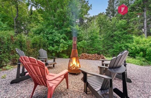 Pont-Rouge House | Le Harfang - Chalet 3 chambres abordable Accès piscine sauna spa - Resort près de Québec