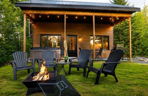 Shannon House | Le Huard - Waterfront Cabin with Spa