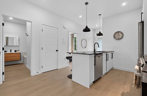 Austin House | Le Relais Austin - Full Property (4 Units-6 beds)