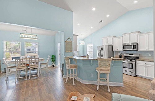 Red Hill House | Legends 3BR Home | Bunk Room + Games