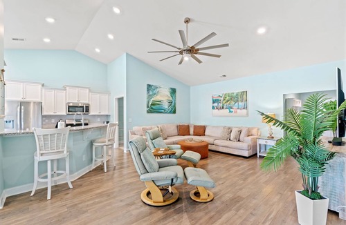 Red Hill House | Legends 3BR Home | Bunk Room + Games