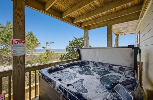 Brigands' Bay House | Light-filled canal front home w/deck, washer/dryer, private hot tub, central A/C