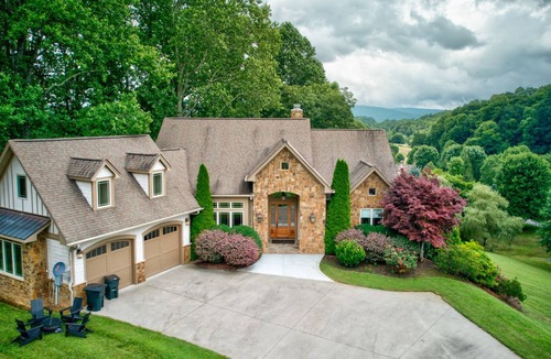 Altamont House | Linville Falls Getaway - gated community, hot tub, theater, game tables, Winery, Caves