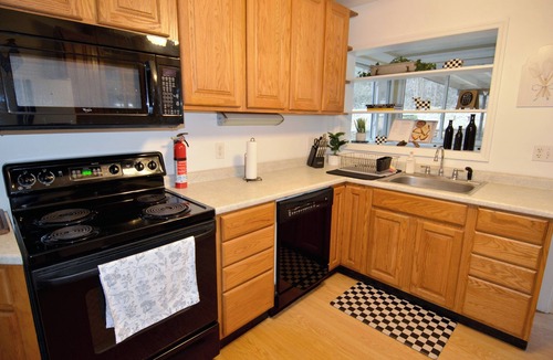 Old Fort House | Little House on Maple Street - Cozy Retreat waking distance to Downtown Old Fort