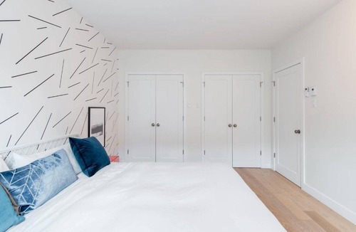 Little Italy Apartment | Little Italy - Montreal Contemporary Apartment