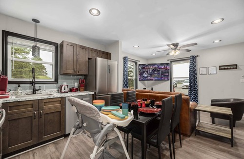 Sherrills Ford House | "Little Mountain Cottage" Near EPIC Mountain Creek Park w/Biking & Lake Norman