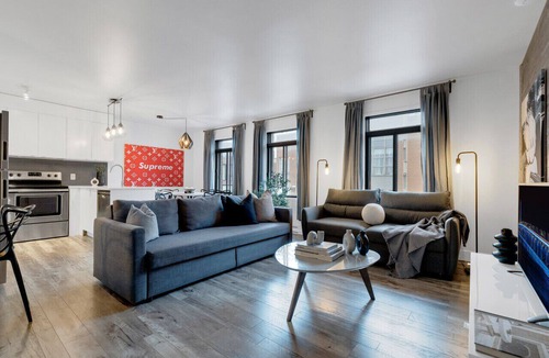 Plateau Mont Royal Apartment | LiV MTL Urban Spacious Group Suites Near Downtown Montreal