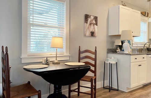 Ocracoke House | Live Oak Cottage: Newly built cottage perfect for two
