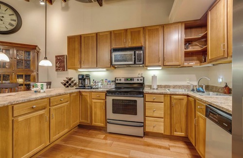 Bristol Apartment | LiveLike a LocalLoft, DowntownBristol Free Parking