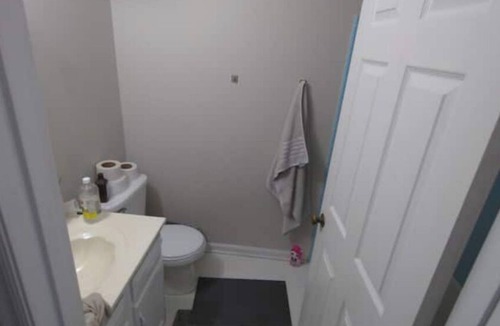 Charlotte Condo | Located across shopping center, close to downtownnwith bathroom n
