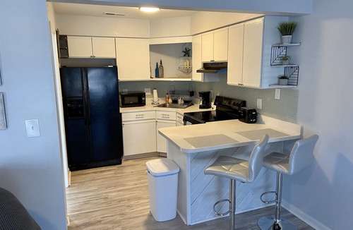 Northeast Virginia Beach Condo | Located right outside of the Vibe District at the Virginia Beach Oceanfront