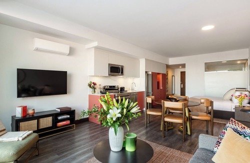 Old Montreal Apartment | Loft | Furnished Apartment Old Montreal, Quiet Courtyard, King Bed