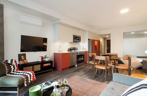 Old Montreal Apartment | Loft | Serviced Apartment Old Montreal, King Bed, Courtyard