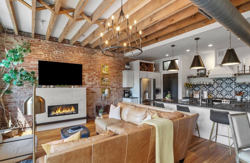 Burnsville Condo | Lofty Expectations-Industrial Chic 2BR · Downtown Burnsville · Walk 2 Everything