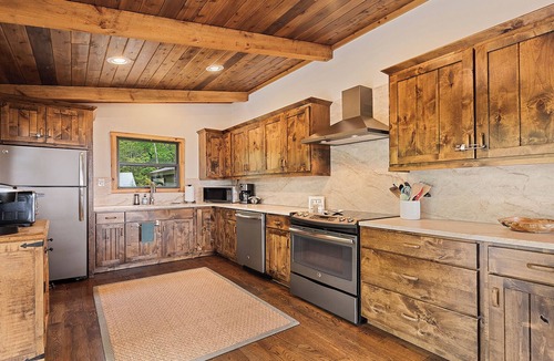 Maggie Valley House | Long Range VIEWS AT 5100 FT! High-Speed Wifi, Pool Table, Large Covered Porch!