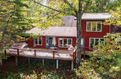 Brevard House | Los Pinos, 3/4-Bedroom Lake House near Rosman. Sleeps 8