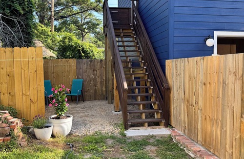New Bern Apartment | Lovely 1-bedroom MCM apartment with AC near downtown New Bern