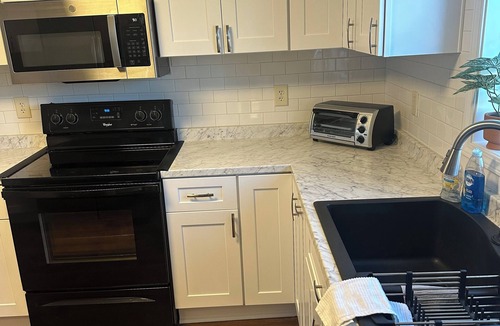 Newton Apartment | Lovely 2-bedroom Loft located on Main Street in Newton; The Heart of Catawba Co.