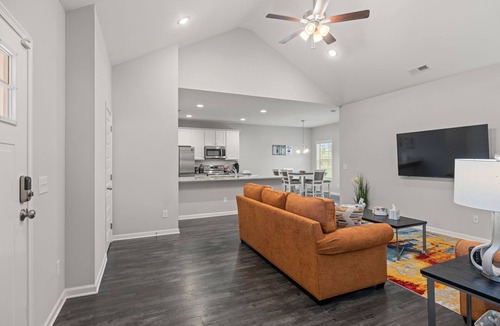Kedron House | Lovely 3br 2bath cozy location near shopping and dining! 40 mins from Nashville!