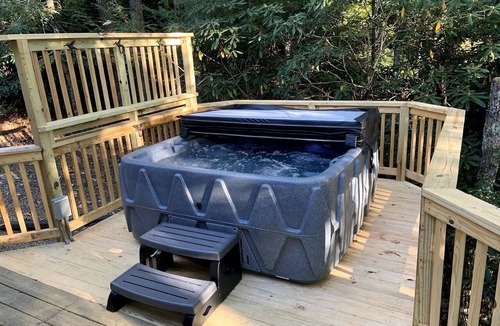 Boone Cabin | Lovely Cabin with Hot Tub Surrounded by Trees for a Peaceful Getaway in Nature in Boone, North Carolina