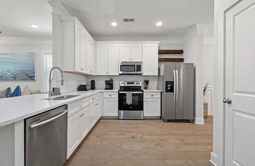 Mount Pleasant House | Lowcountry Lux, 5 min to Beach, 7 min to Dtwn