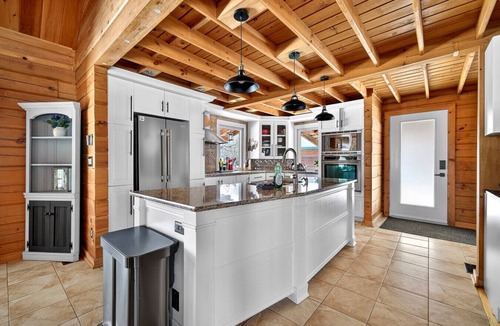 Pontiac Cottage | Luskville Lodge | 4BR Nature Escape near Ottawa