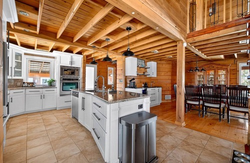 Pontiac Cottage | Luskville Lodge | 4BR Nature Escape near Ottawa