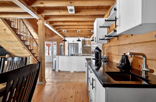 Pontiac Cottage | Luskville Lodge | 4BR Nature Escape near Ottawa