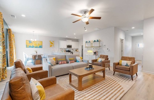 Hidden Valley House | ✰ LUX CHARLOTTE 4BR SLEEPS 16 ❤ HOT TUB + GAME ROOM