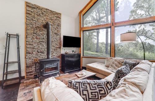 Warrensville House | Luxe Appalachian Mountain Cabin w/Hot Tub, Views