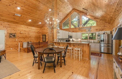 Sapphire Cabin | Luxe lodge-Sleeps 12-Close to Resort-Amenity Access
