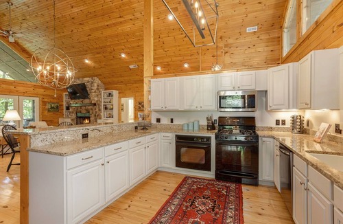 Sapphire Cabin | Luxe lodge-Sleeps 12-Close to Resort-Amenity Access