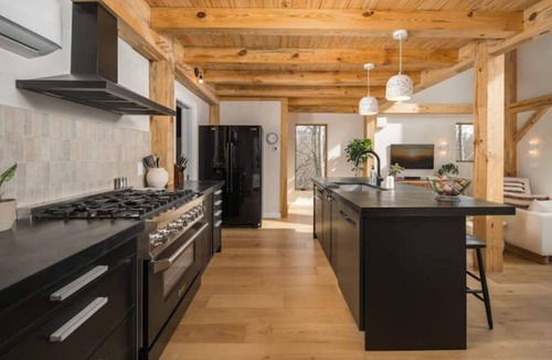 Vilas House | Luxe Mountaintop Sanctuary+Sauna+Hot Tub+EVCharger