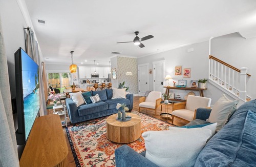 Charleston House | Luxe Retreat | Near DT & Beaches | 4 BR, 10 Guests