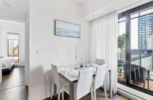 Downtown Montreal Condo | Luxuary and Cozy Condo (2 bed with complete 2 bath)