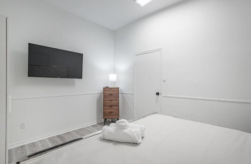 Downtown Montreal Apartment | Luxurious 3BD Apt in heart of downtown 5 min walk to Bell Center