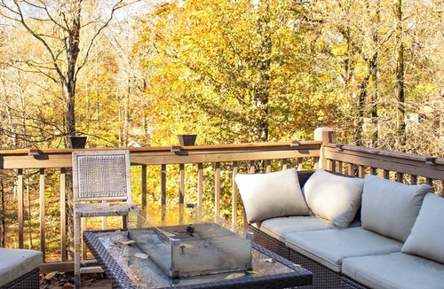 Hendersonville House | Luxurious 5-Bedroom Lakeside Retreat with Hot Tub, Fire Pit and Dolly Room