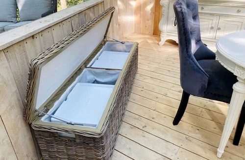 Trent Hills Cabin | Luxurious Gazebo Nestled in Nature by Private Lake For Secluded Getaway, Ontario