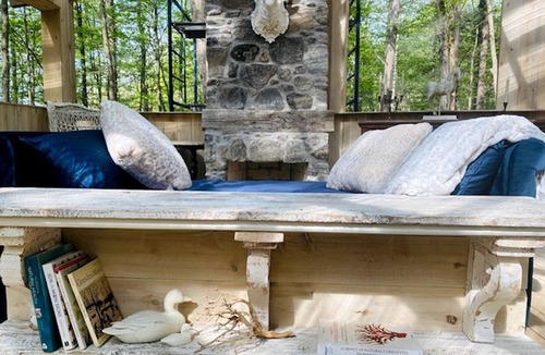 Trent Hills Cabin | Luxurious Gazebo Nestled in Nature by Private Lake For Secluded Getaway, Ontario