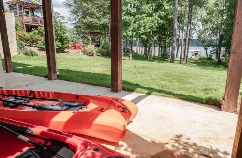 Appling Villa | Luxurious Lake Front Estate, Sleeps 20, Game Room and Pet Friendly